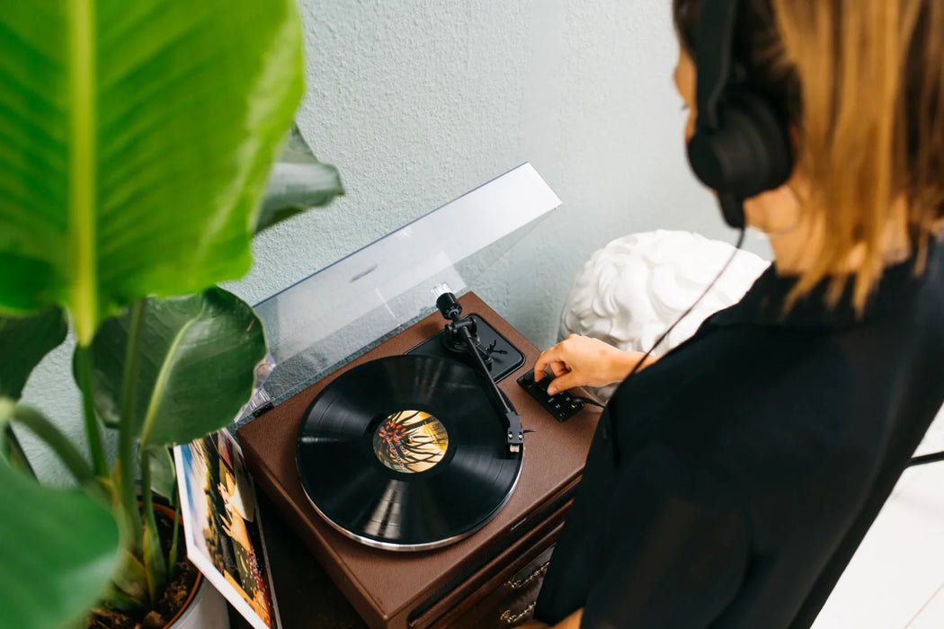 LENCO LS-430 Record Player with Built-in Speakers - Turntable