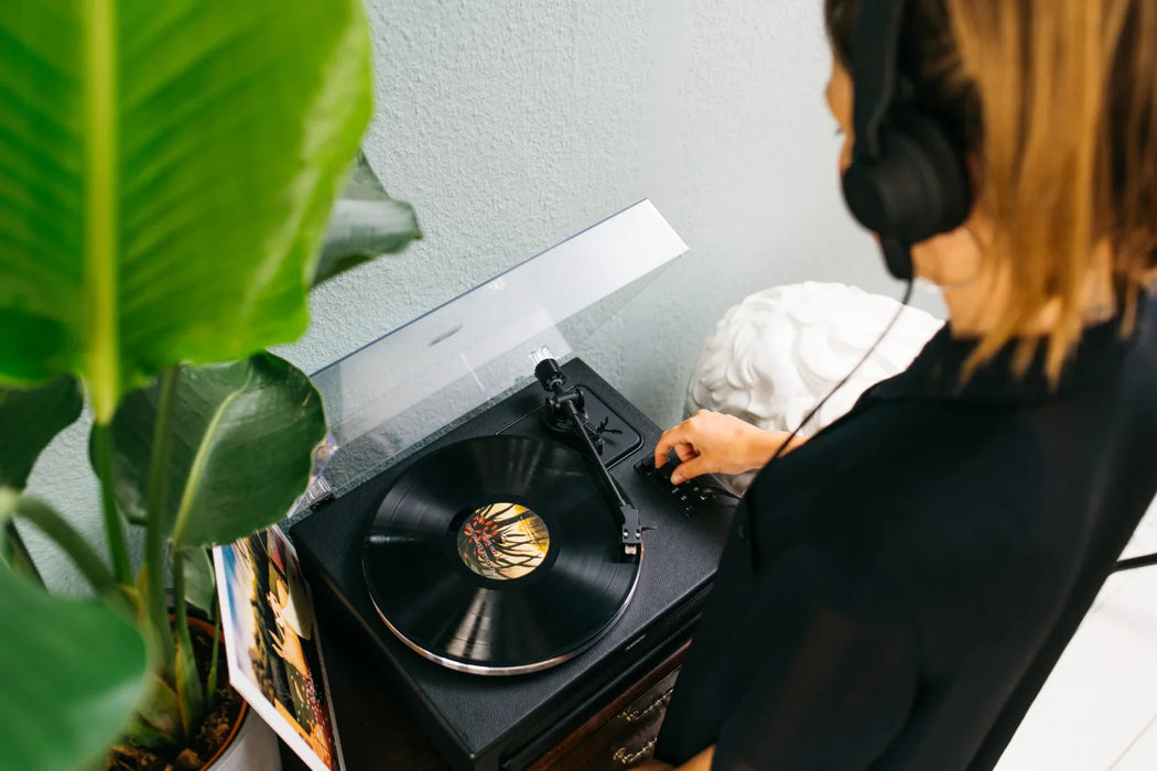 LENCO LS-430 Record Player with Built-in Speakers - Turntable